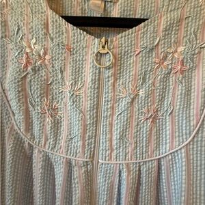 Miss Elaine Vintage Seersucker Full Zip Robe Striped Blue Pink Sz S Embroidered